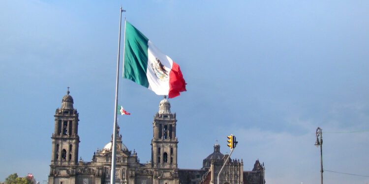 Empresarios de comercio y servicios manifiestan optimismo por invertir en México: INEGI