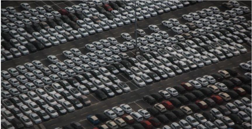 Exportación de autos en México cae más de 13% ante escasez de chips