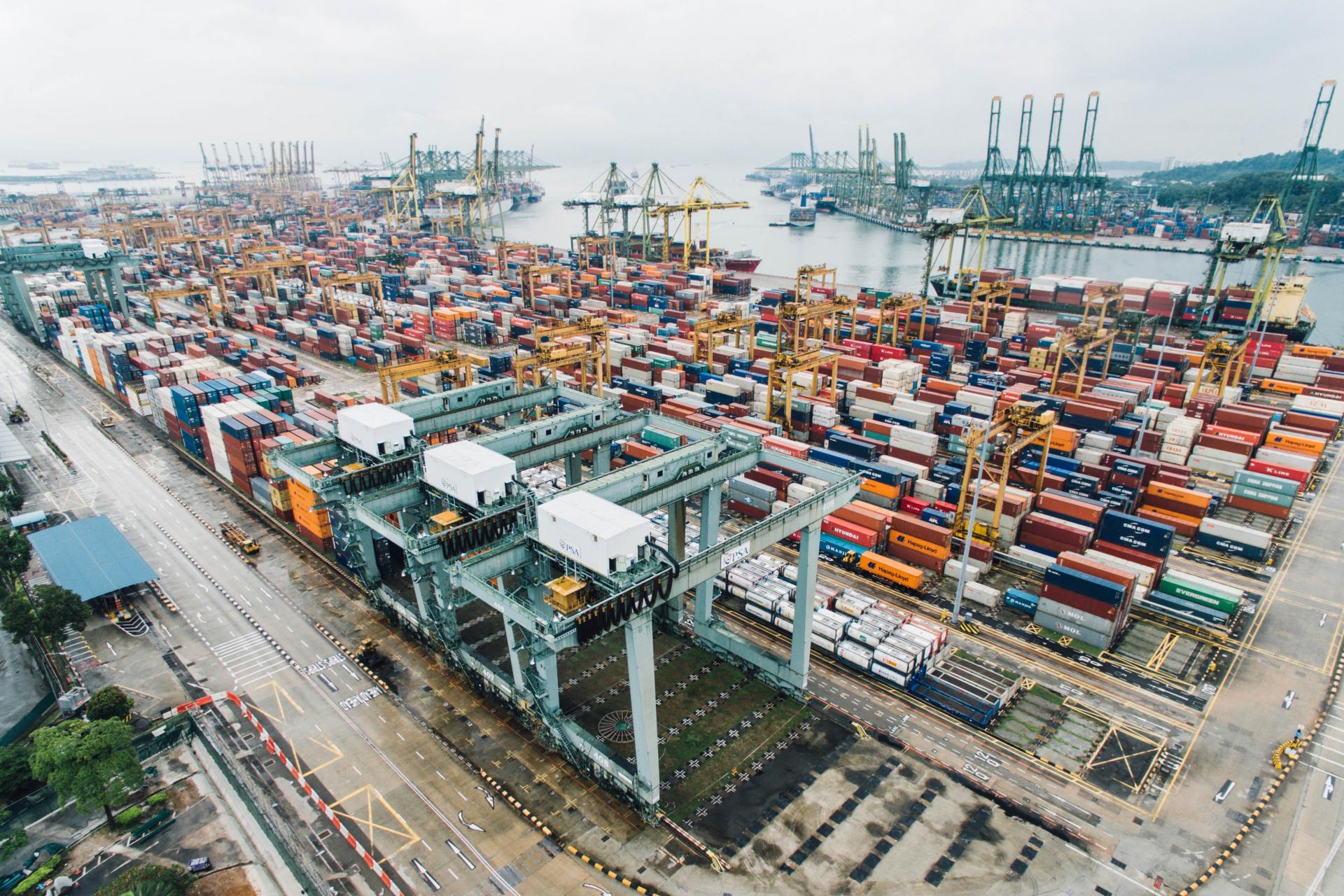 Exportaciones latinas a la deriva: escasez de contenedores genera falta de insumos y retraso en la salida de sus envíos