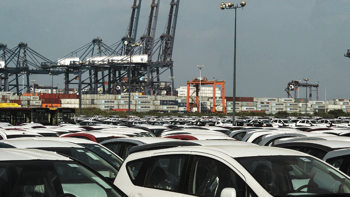 Desaceleran exportaciones a EU, pero México afianza liderato comercial