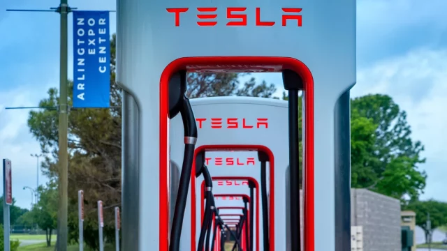 CCE quiere que Tesla también lleve inversiones al sur y sureste de México